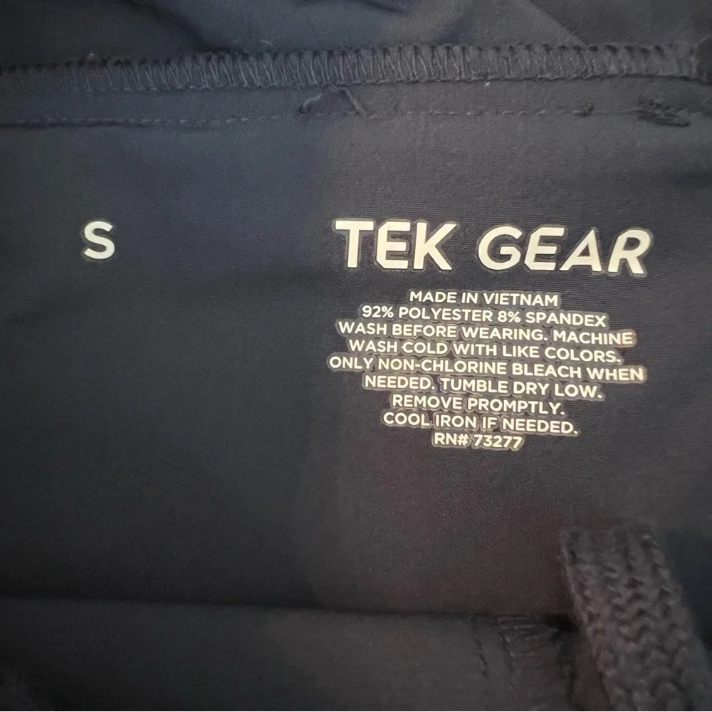 Tek Gear Navy and Blue Athletic Shorts Size Small